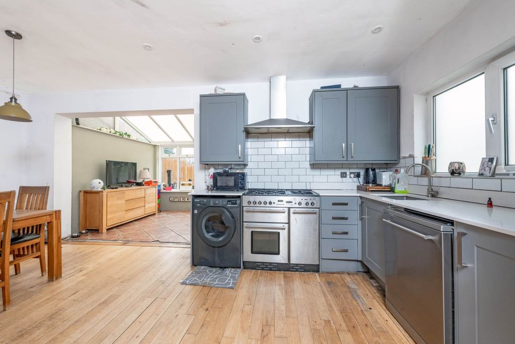 Property photo 3 of 13