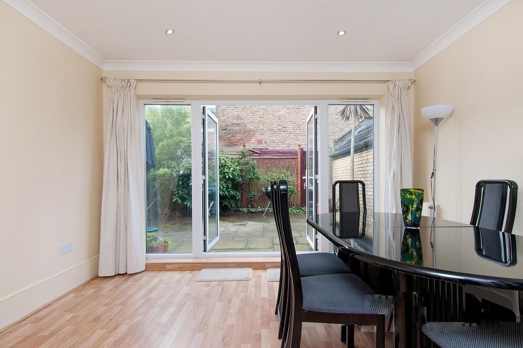 Property photo 3 of 10 Dining Room