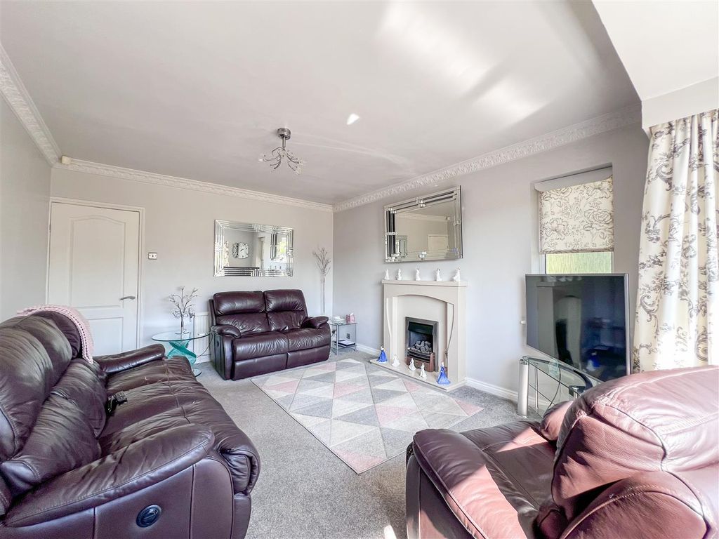 Property photo 3 of 19 Sitting Room