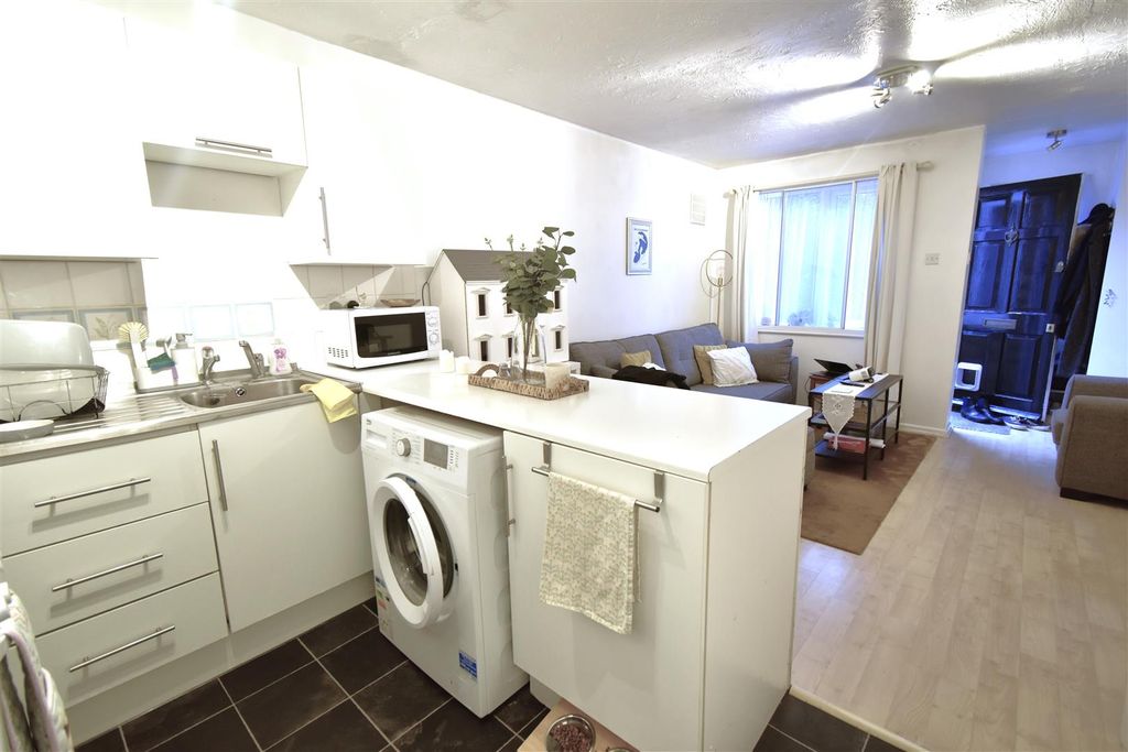 Property photo 2 of 8