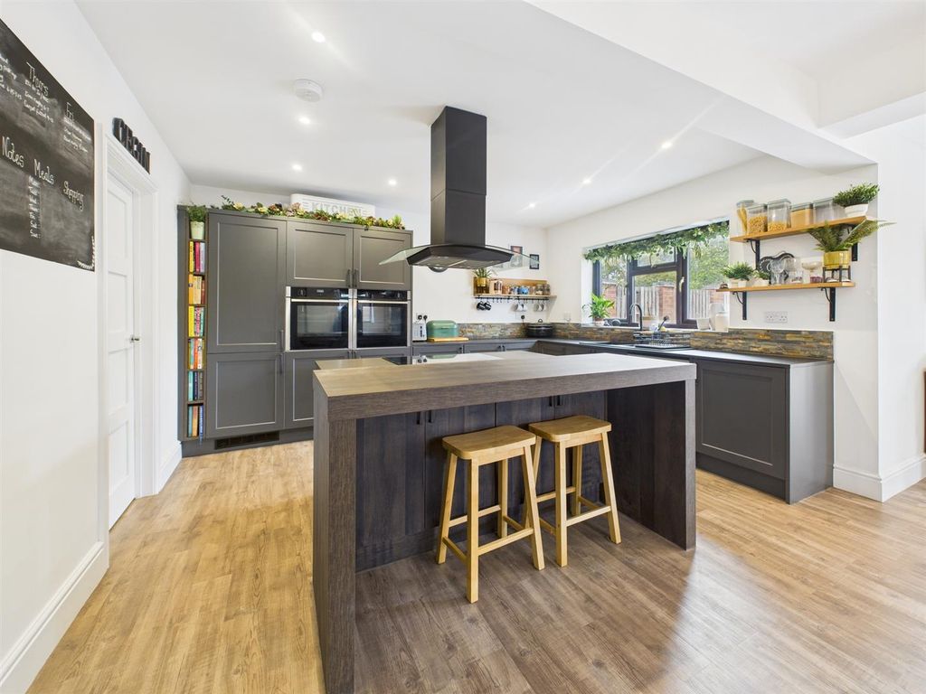 Property photo 2 of 30