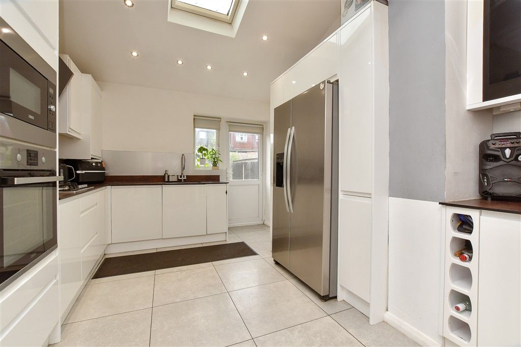 Property photo 3 of 12 Kitchen
