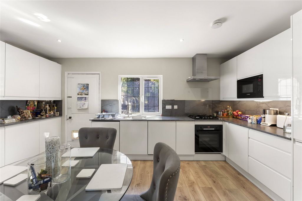 Property photo 3 of 9 Reception/ Kitchen