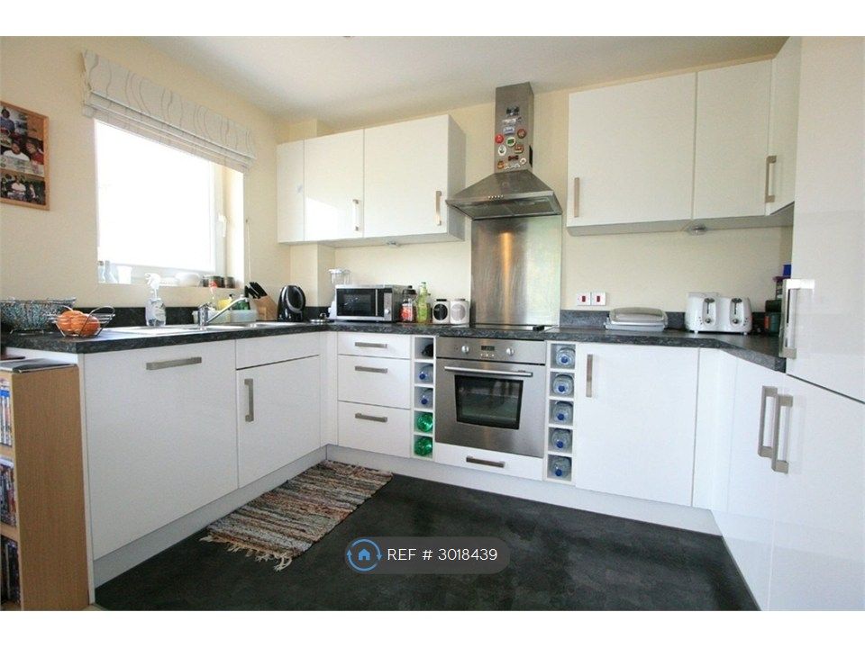 Property photo 3 of 17 Kitchen