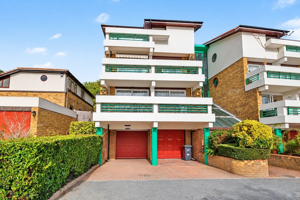 Property photo 1 of 15 5690561