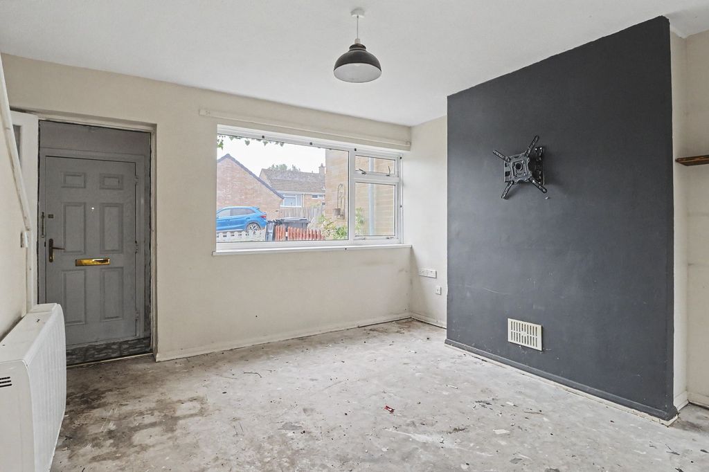Property photo 3 of 18 35 Park View, Crewkerne, Somerset, Ta18 8Hs