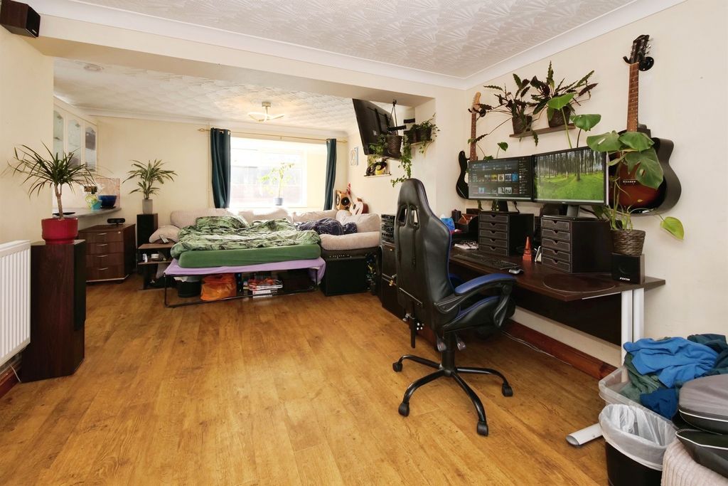 Property photo 2 of 26