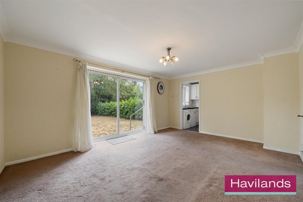 Property photo 3 of 12 Gallus Close-7.Jpg