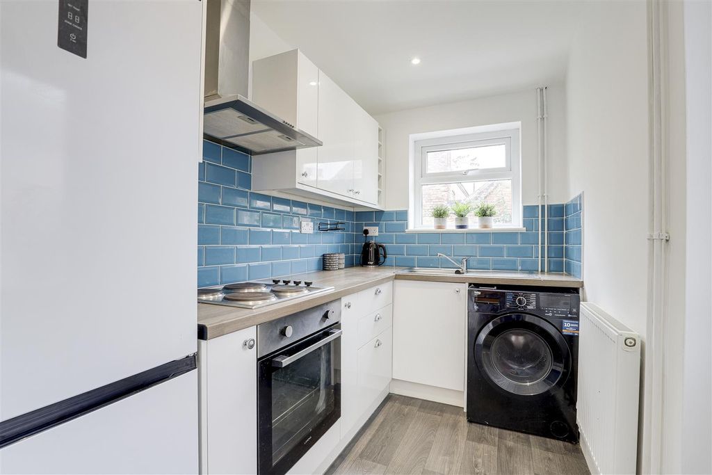 Property photo 3 of 17 10374.Jpg