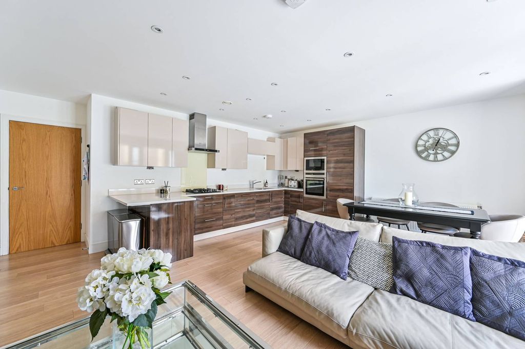 Property photo 1 of 12