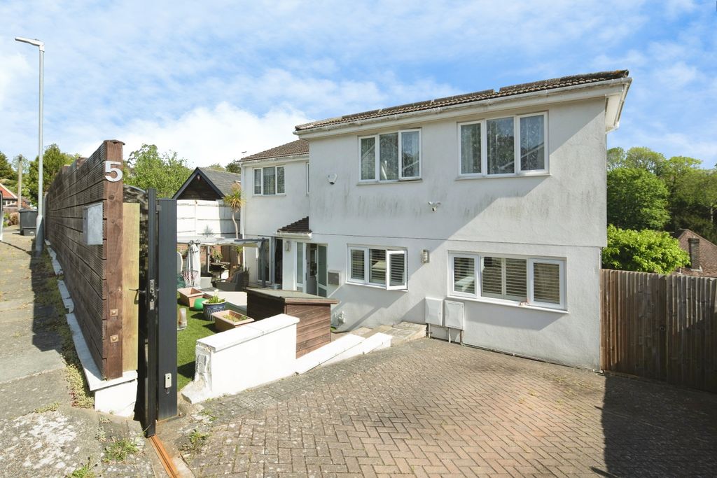 Property photo 2 of 18