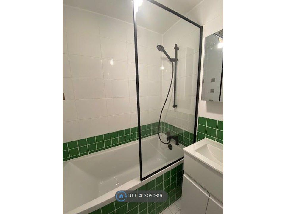 Property photo 2 of 12 Bathroom