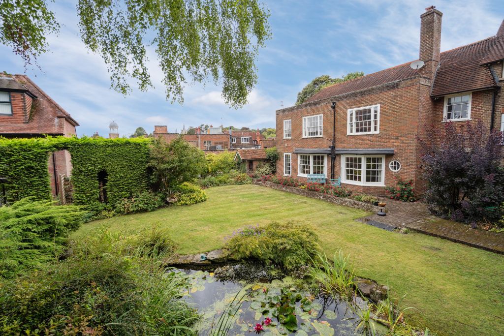 Property photo 2 of 12