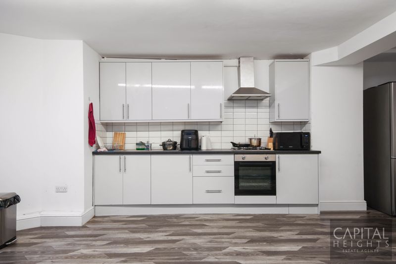 Property photo 3 of 12 Photo 5