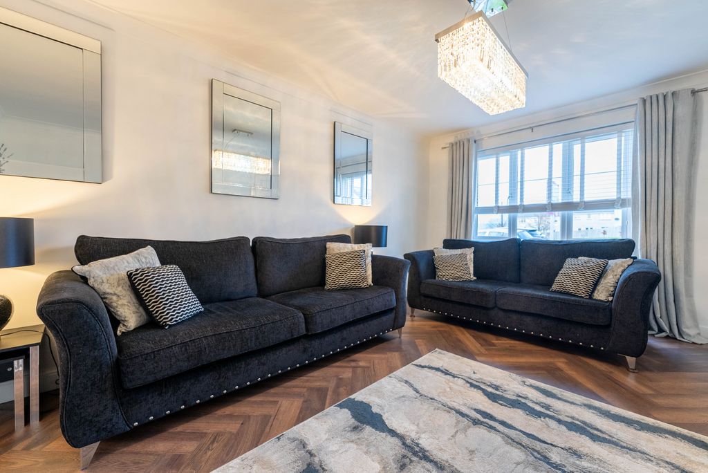 Property photo 3 of 31 Gallery