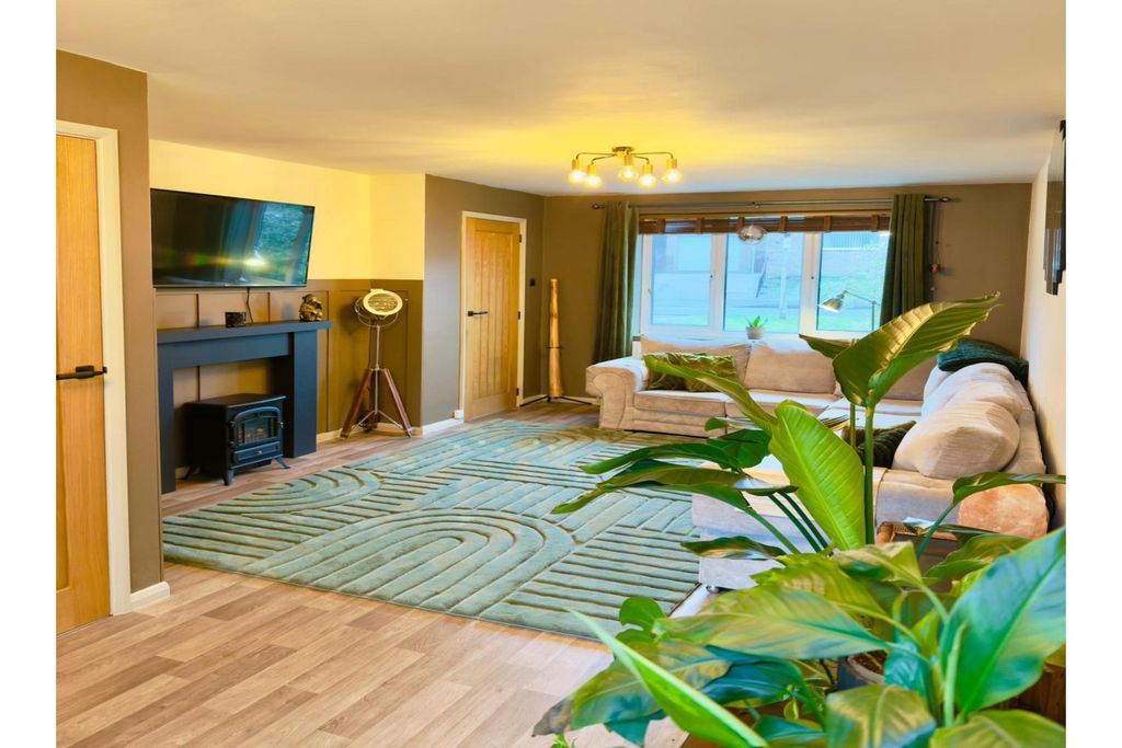 Property photo 3 of 23