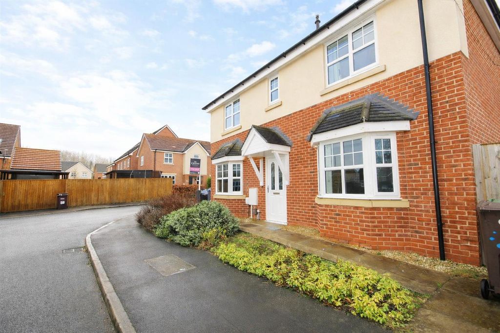 Property photo 1 of 17 Mapplewell1.Jpg