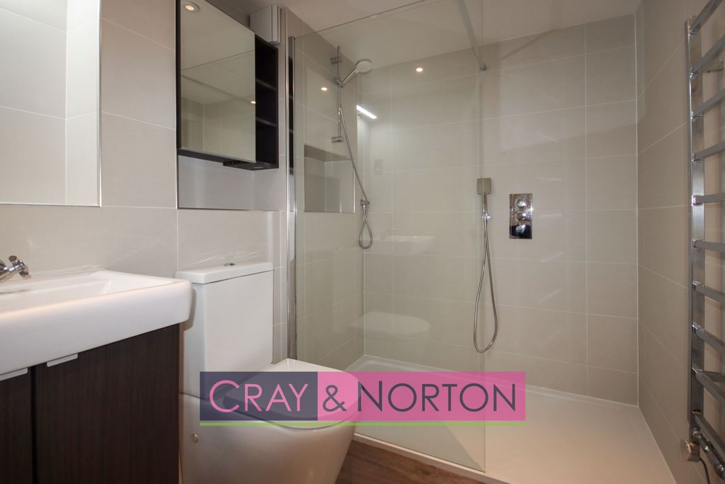 Property photo 3 of 9 Photo 4