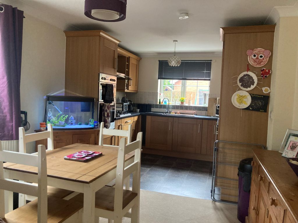 Property photo 3 of 7 Kitchen