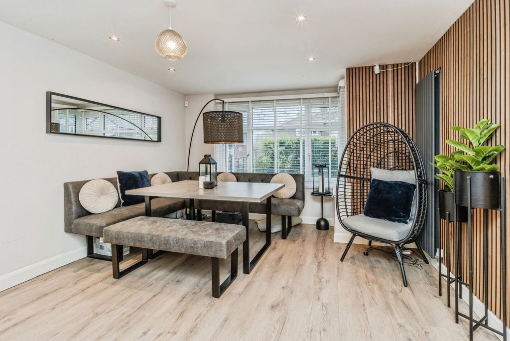 Property photo 3 of 23 Pbox-Img.Jpg