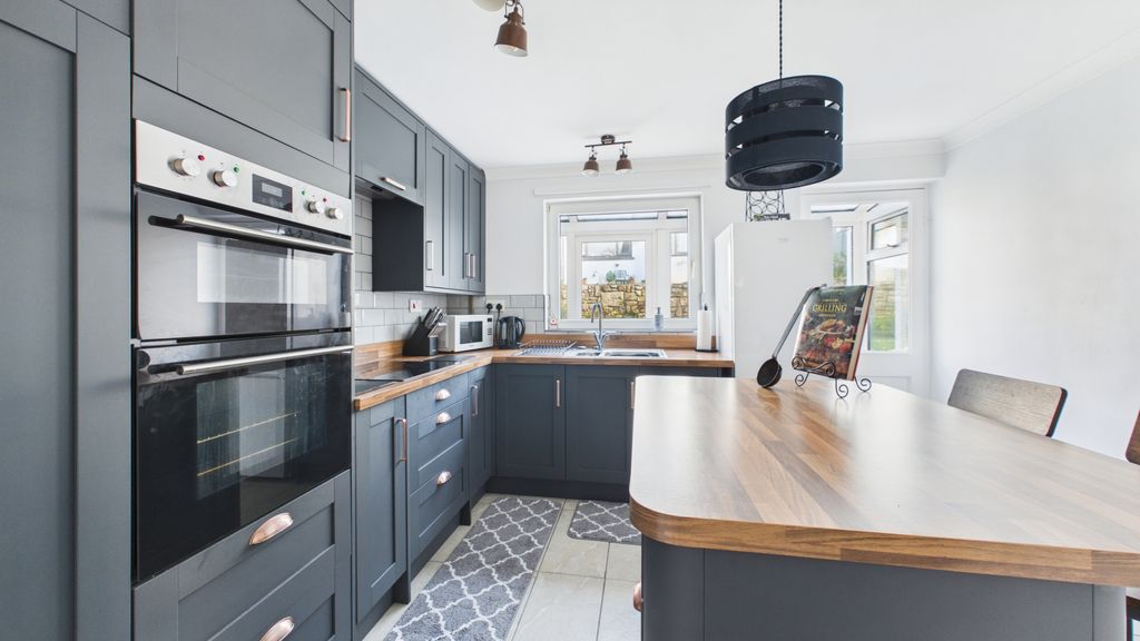 Property photo 3 of 12 Gallery