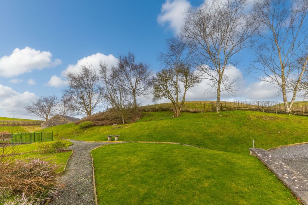 Property photo 2 of 26