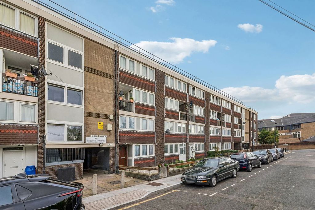 Property photo 1 of 9