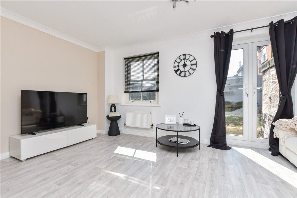 Property photo 1 of 8 Lounge/Diner