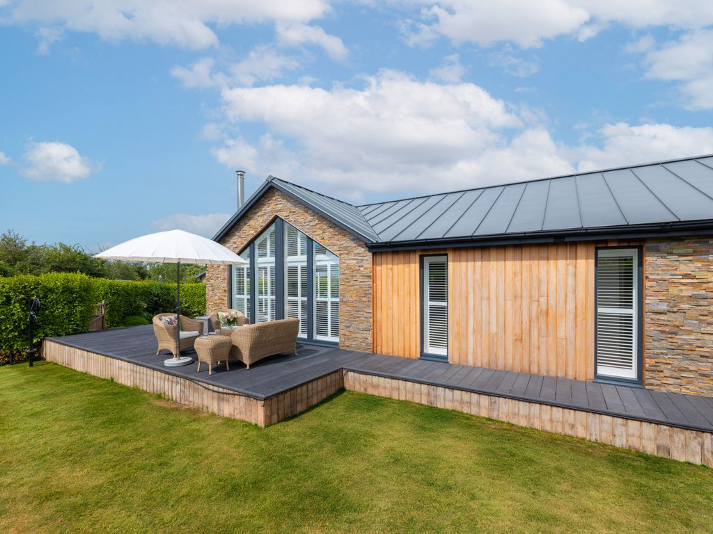 Property photo 1 of 19 4 Higher Penmayne Meadows