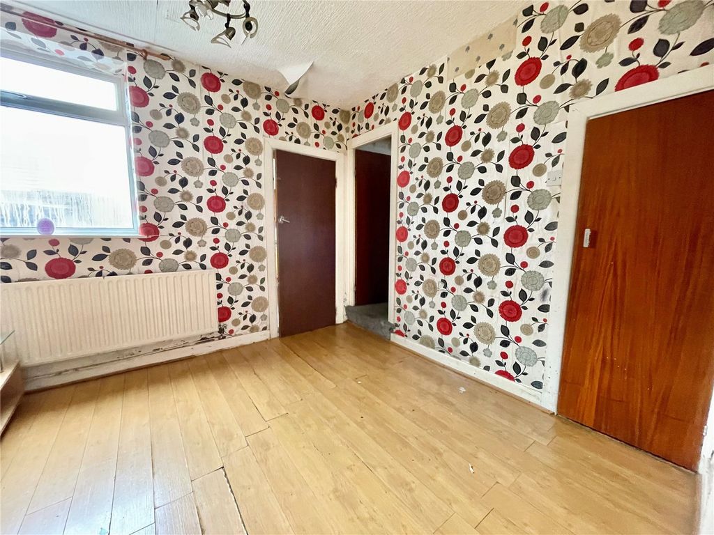 Property photo 3 of 10 Dining Room