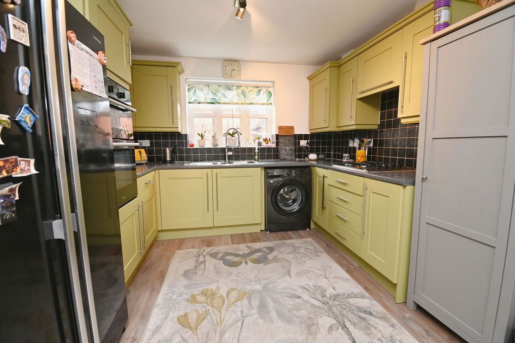 Property photo 2 of 22