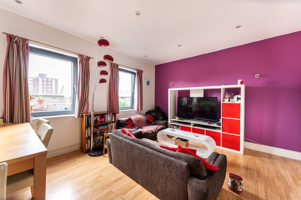 Property photo 1 of 9