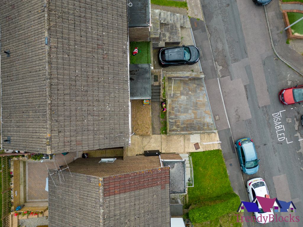 Property photo 3 of 54