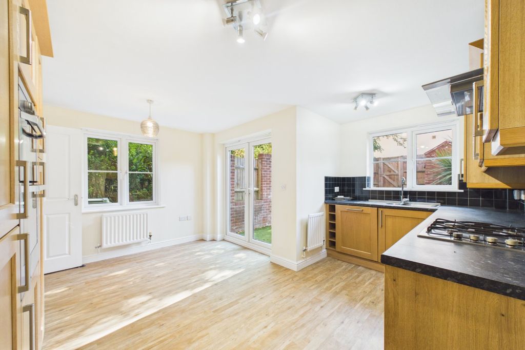Property photo 2 of 13 Picture No. 24