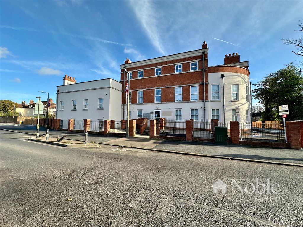 Property photo 1 of 10 External