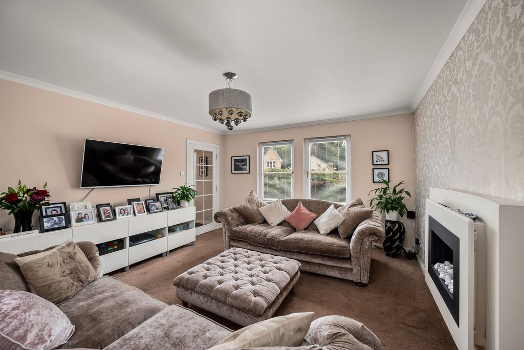 Property photo 2 of 32
