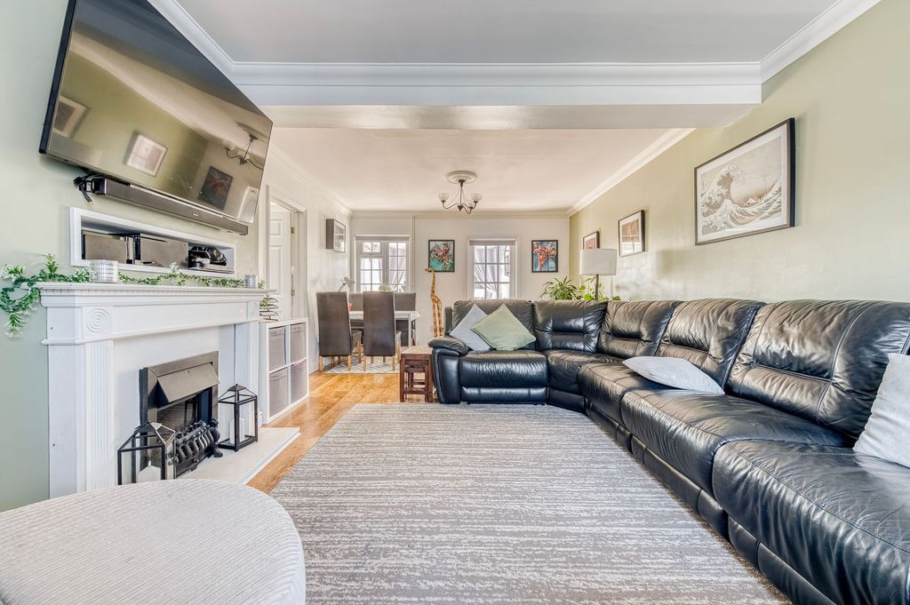 Property photo 2 of 24