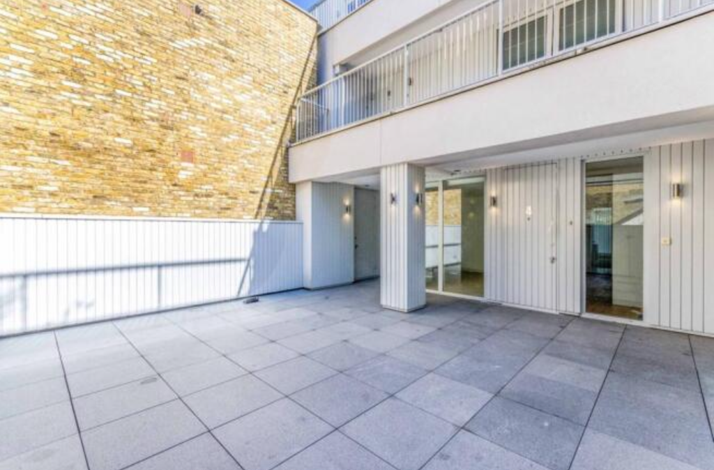 Property photo 2 of 16 Terrace / Patio