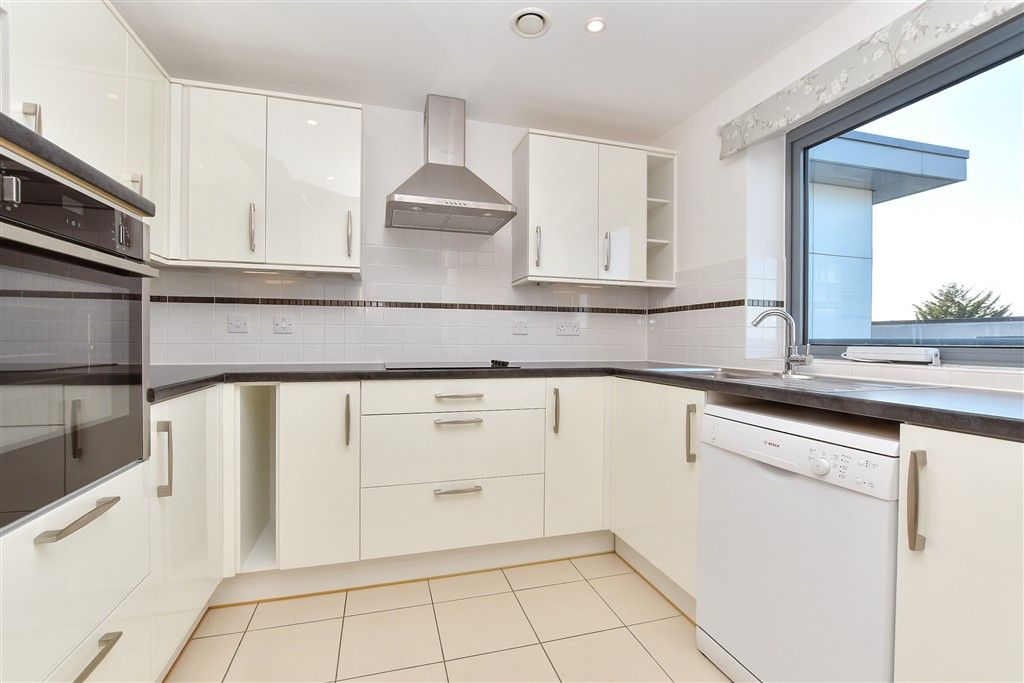 Property photo 3 of 16 Kitchen