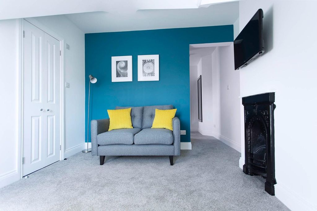 Property photo 3 of 6 4Mr Bed 6 B.Jpg