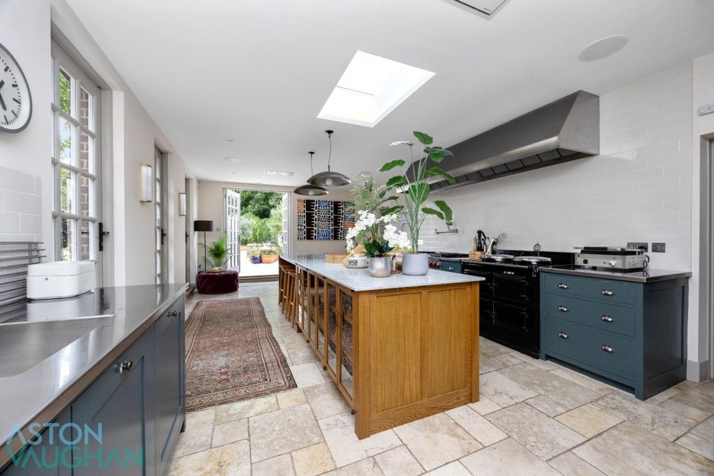 Property photo 3 of 41 4631582