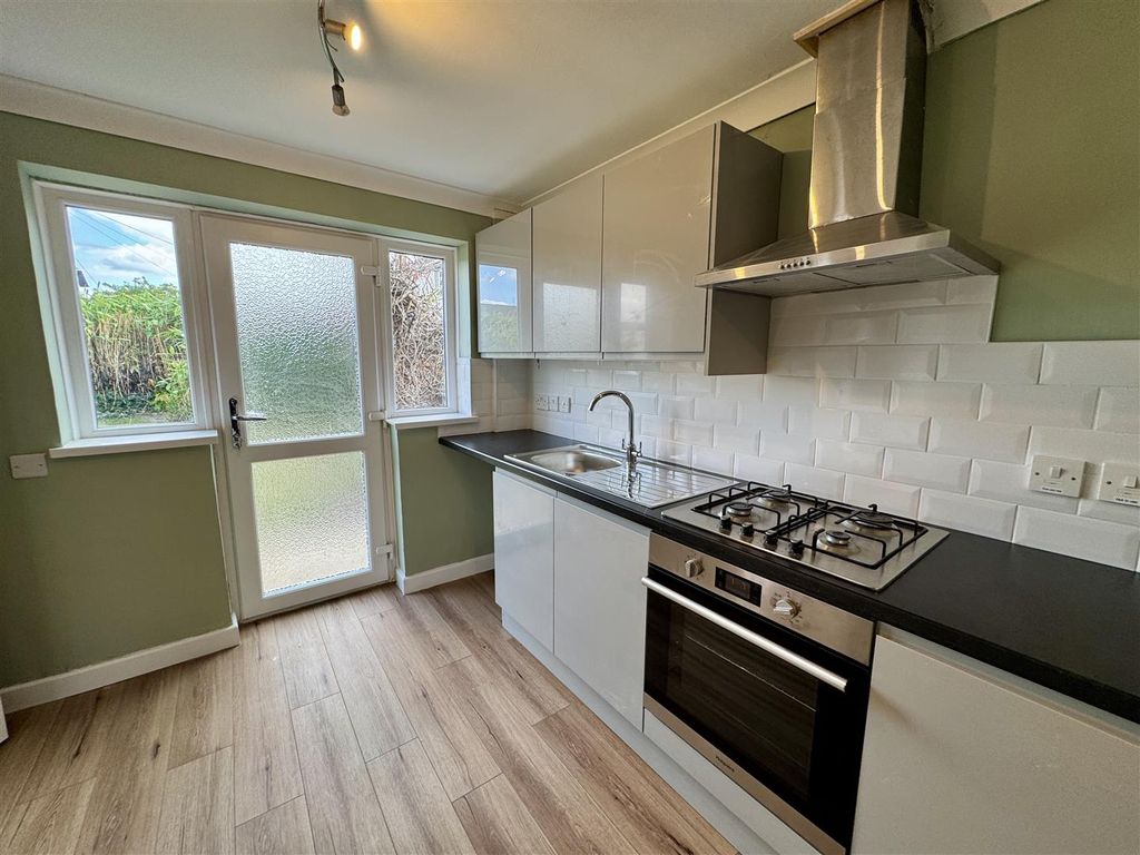 Property photo 3 of 15 Kitchen