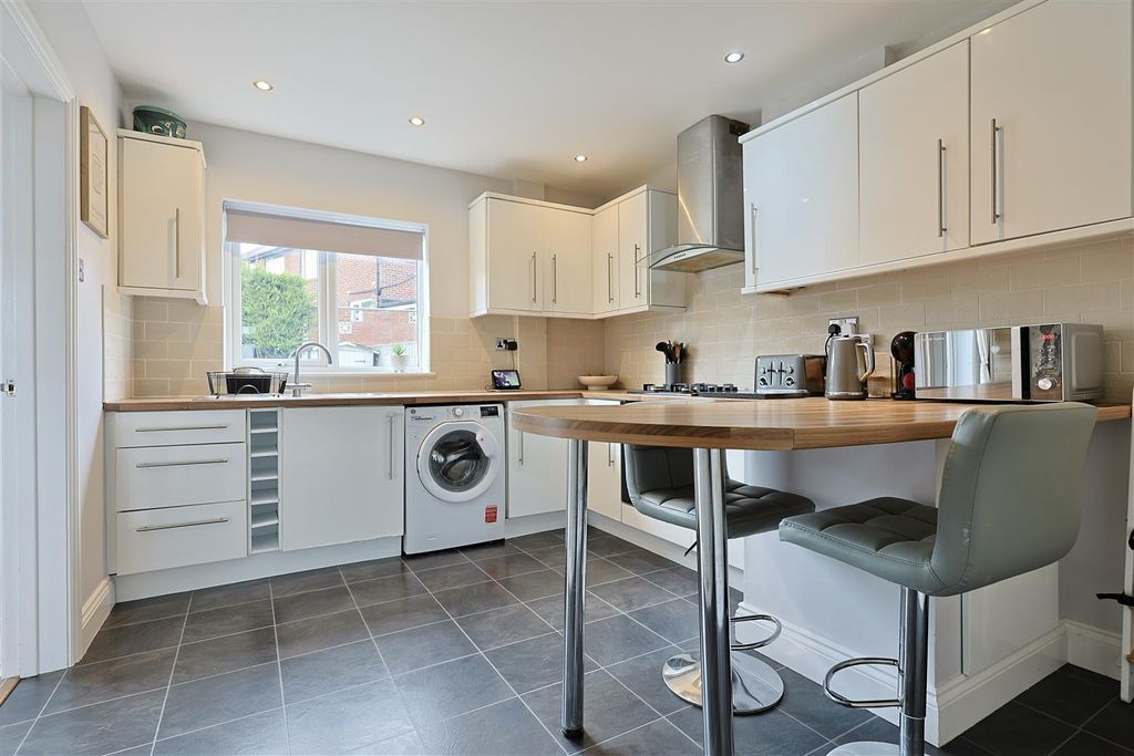 Property photo 3 of 20 CC7Be3B3-4A34-4A76-9E27-459E234C719F_1_201_A.Jpeg