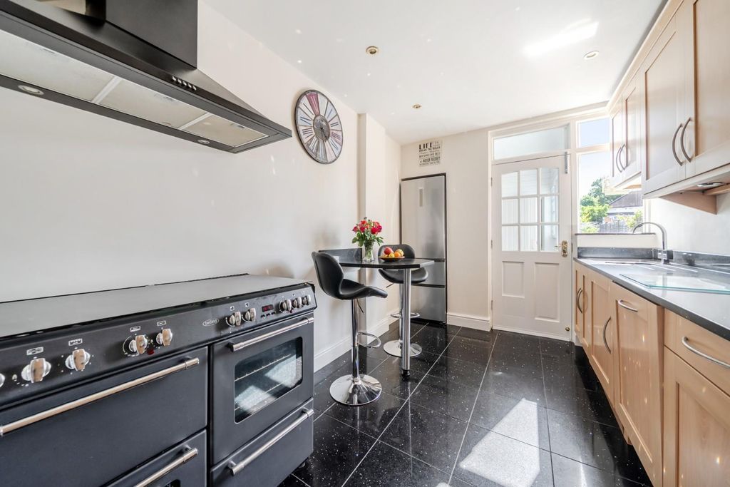 Property photo 3 of 15 1467946-15-6A15d490d2c30.Jpg