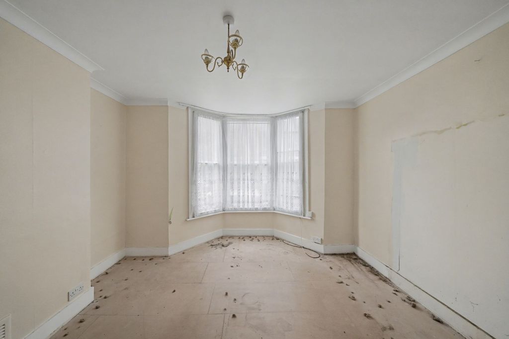 Property photo 2 of 17 36B Archel Road, London, W14 9Qh