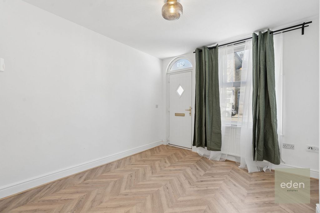 Property photo 2 of 26