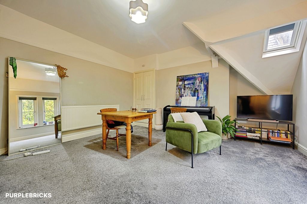 Property photo 2 of 26