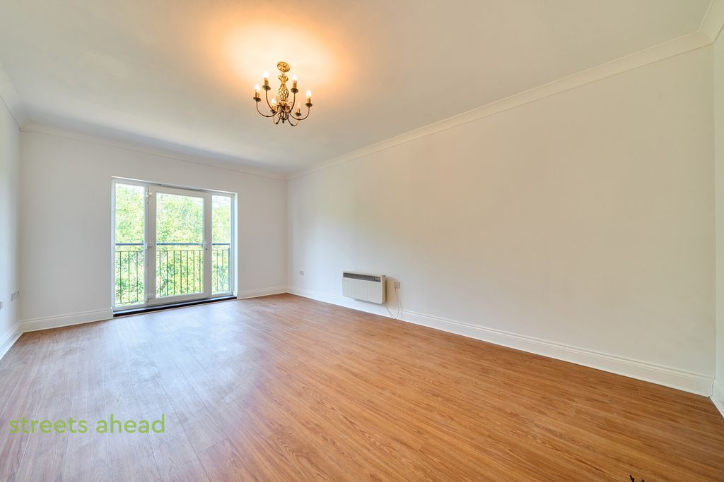 Property photo 2 of 16 Cb965247-1624-406...