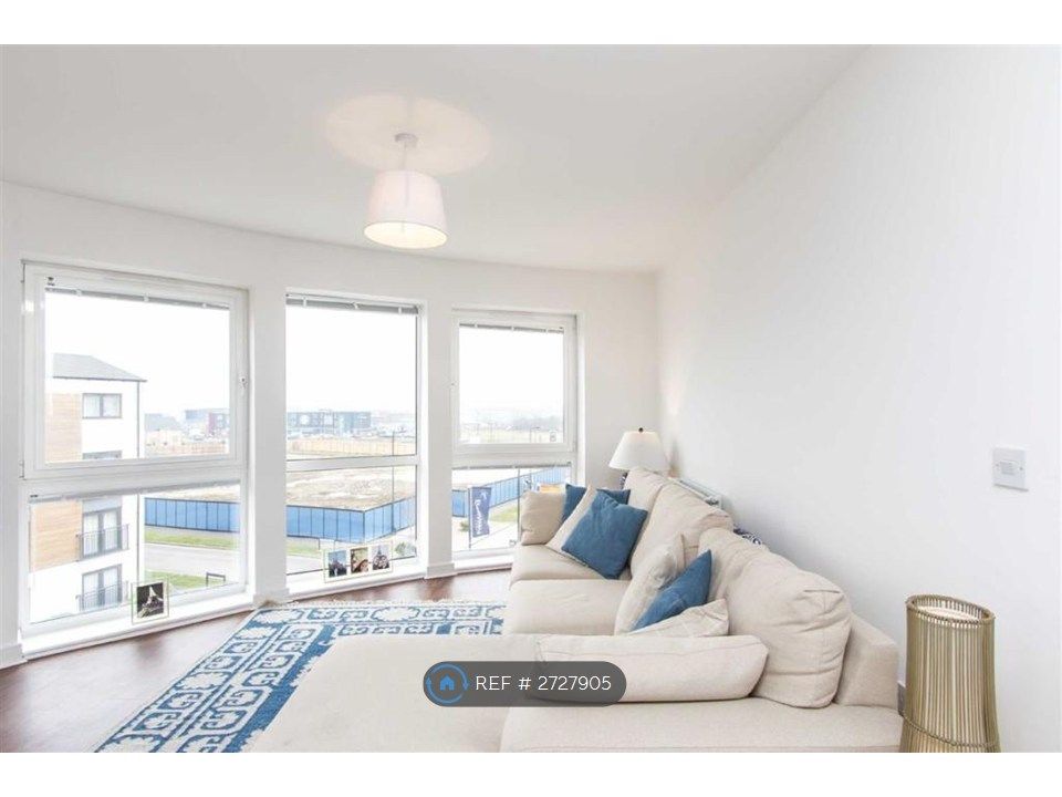 Property photo 3 of 10 Lounge