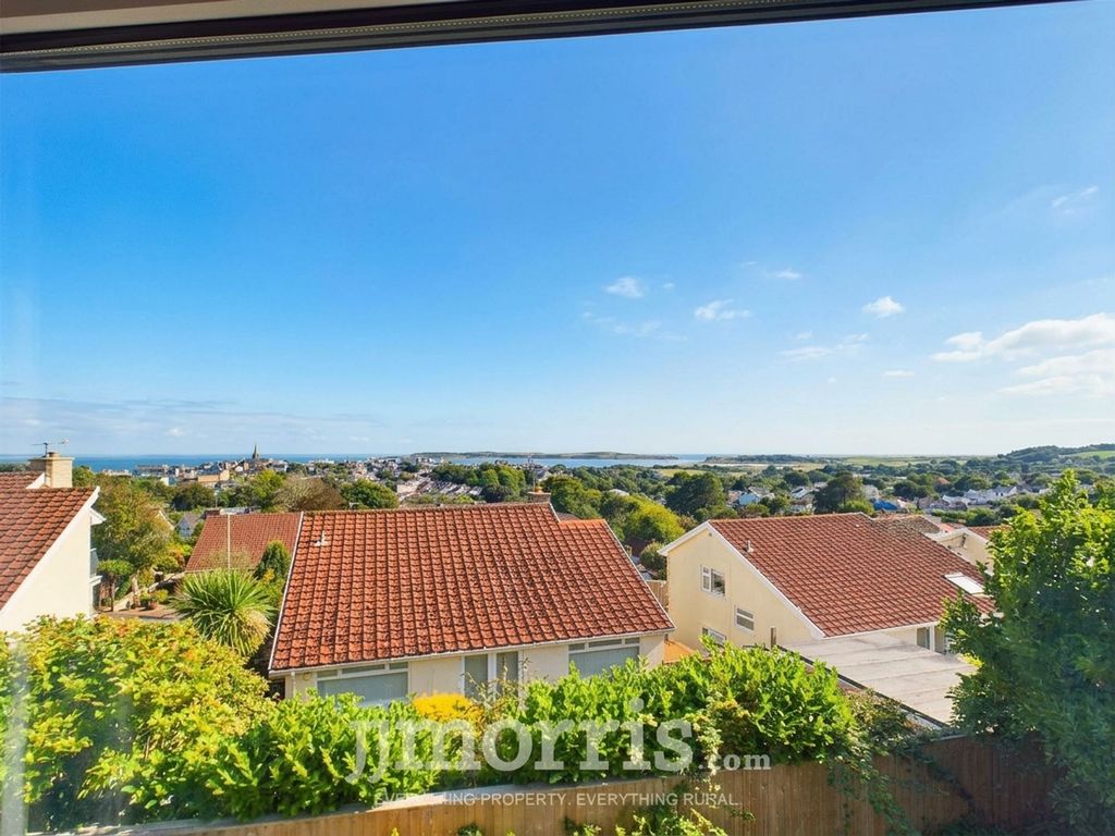 Property photo 2 of 34